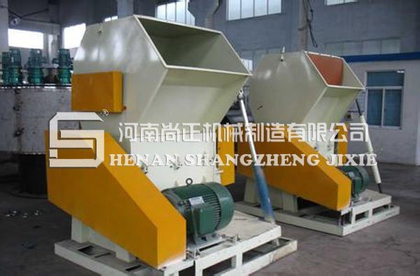 大型塑料粉碎機(jī)