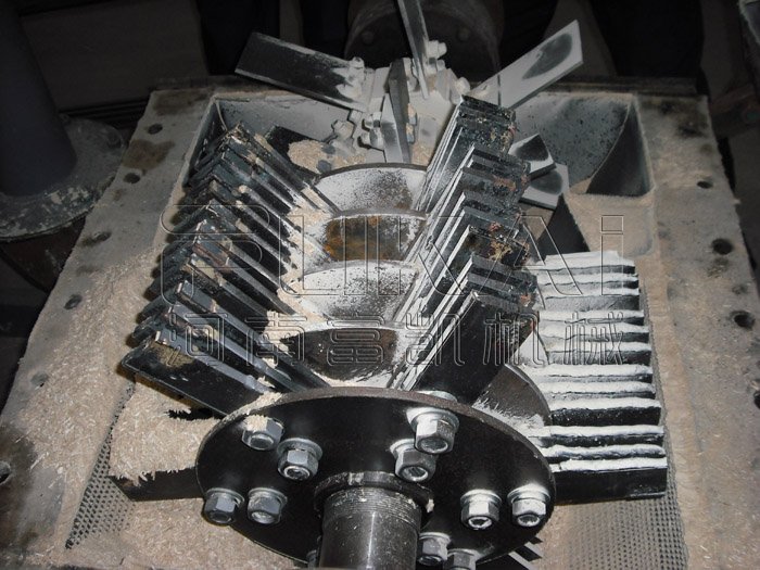 臥式木粉機原理